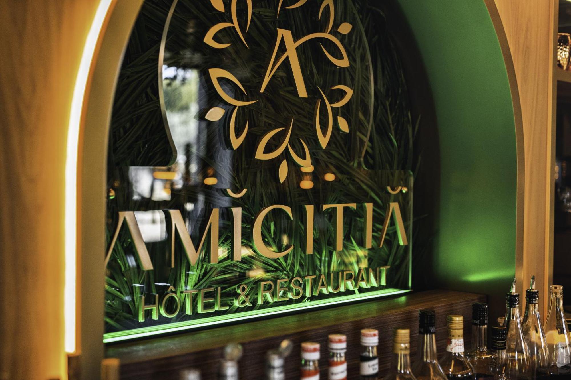 Amicitia - Hotel & Restaurant LʼIsle-Adam Екстериор снимка